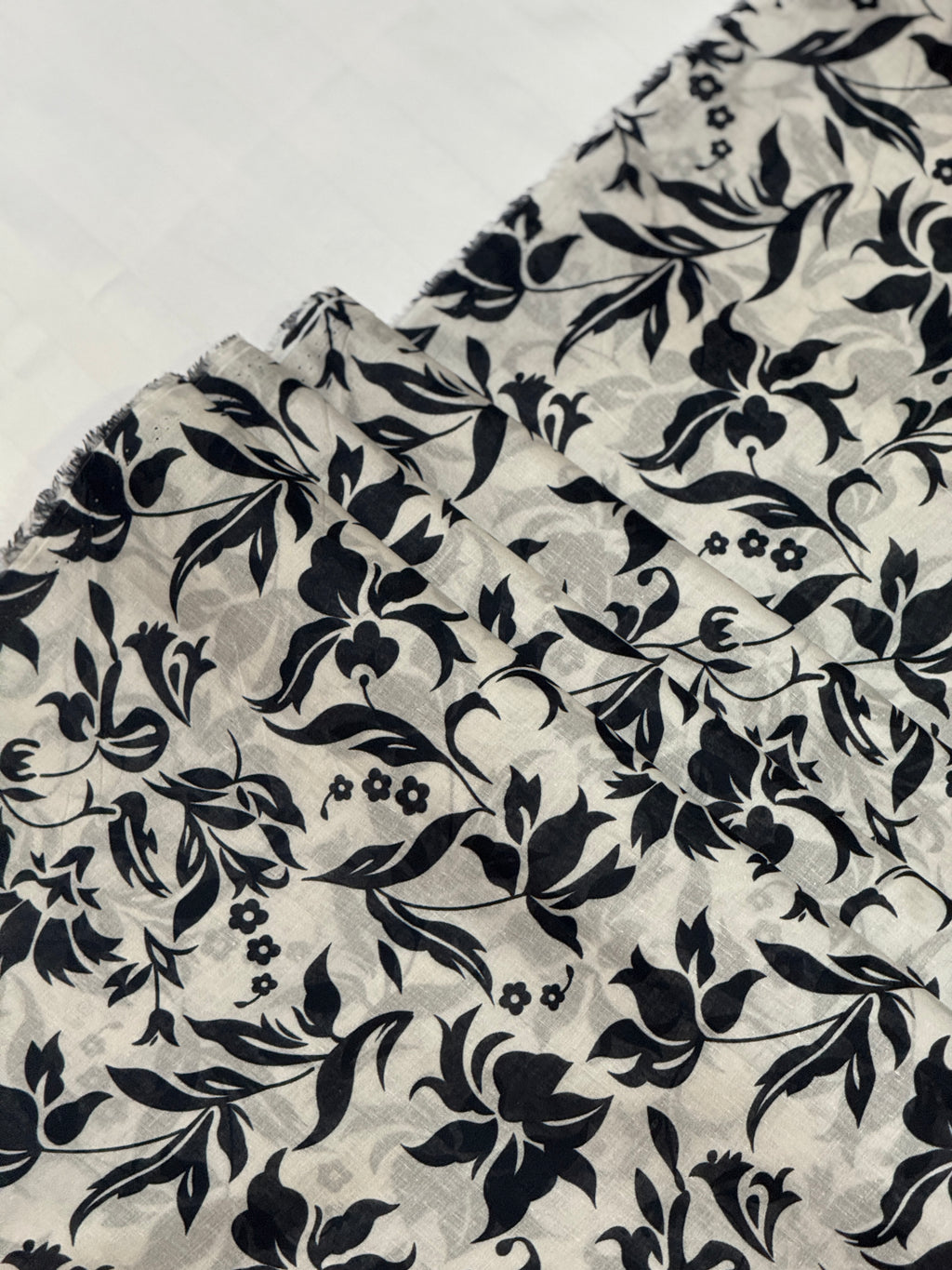 White and black – Printed Cotton Lawn 2 Piece