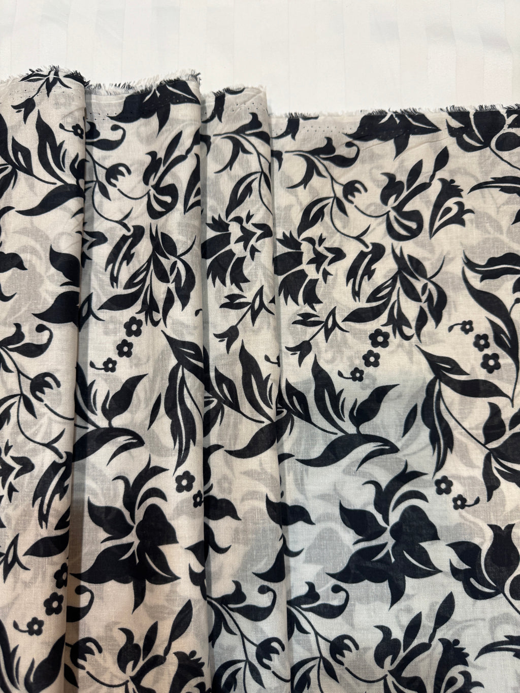 White and black – Printed Cotton Lawn 2 Piece