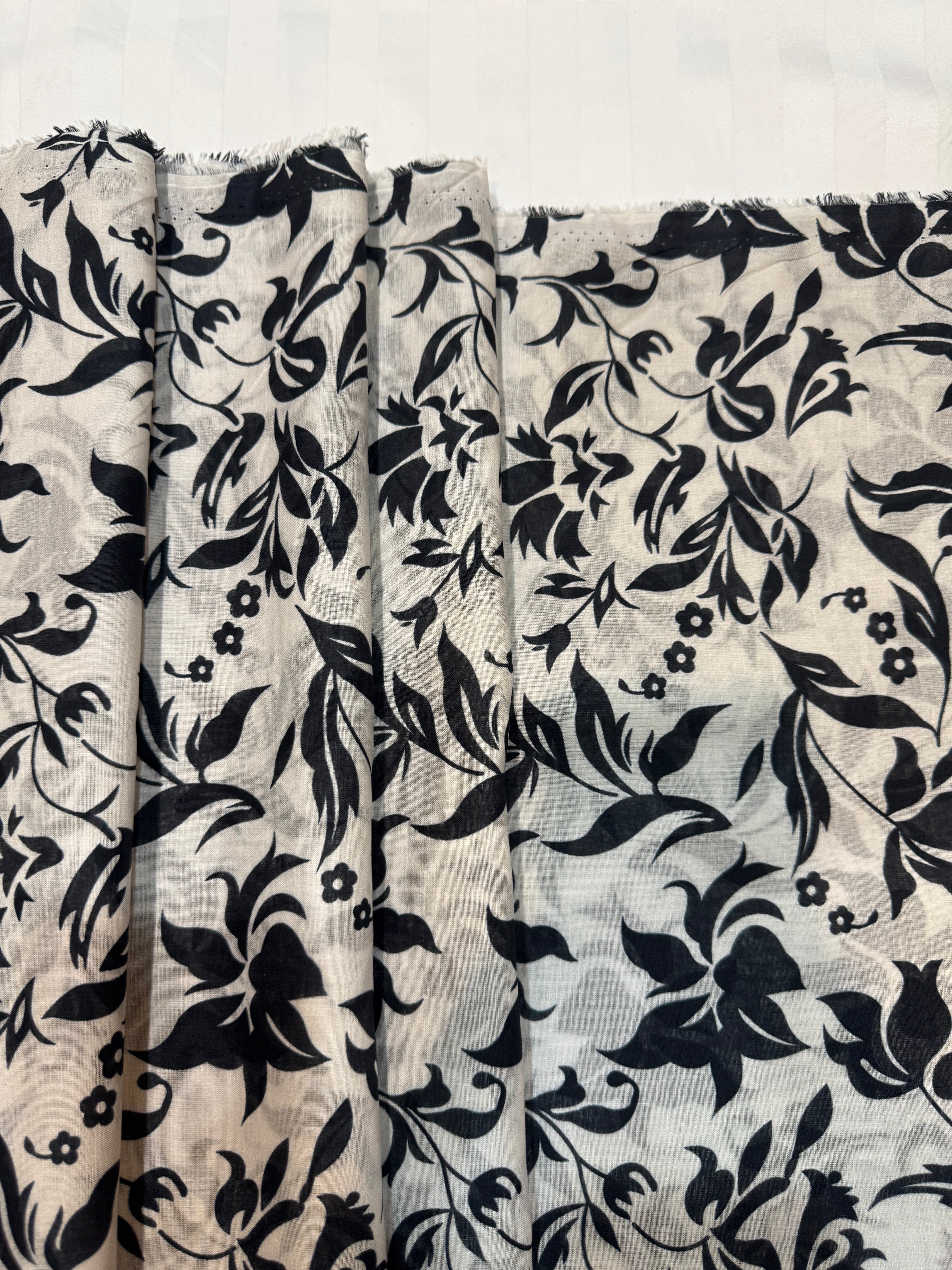 White and black – Printed Cotton Lawn 2 Piece