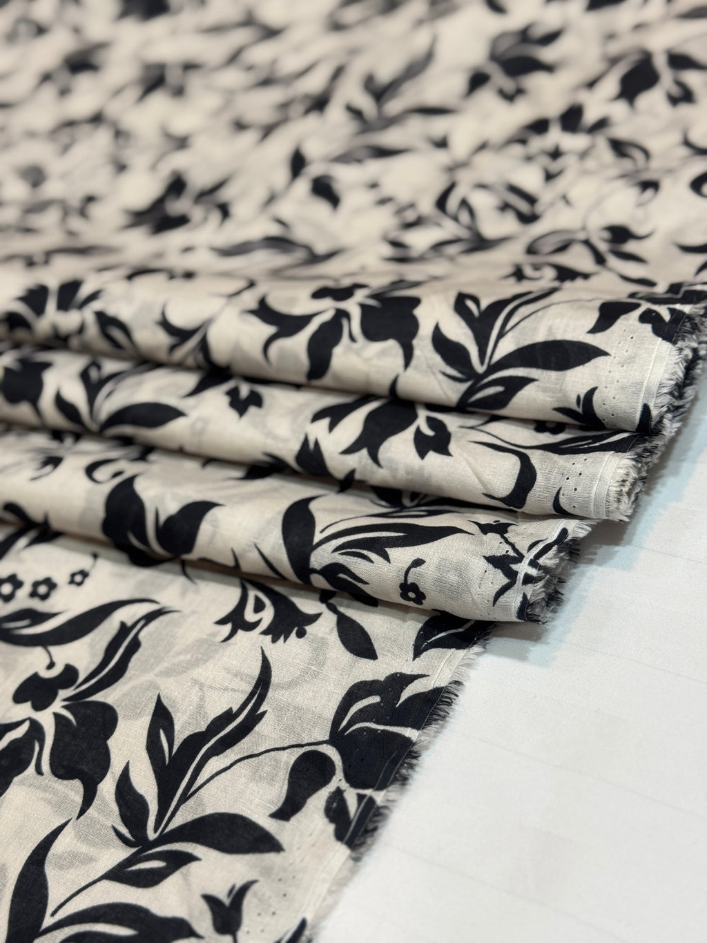 White and black – Printed Cotton Lawn 2 Piece