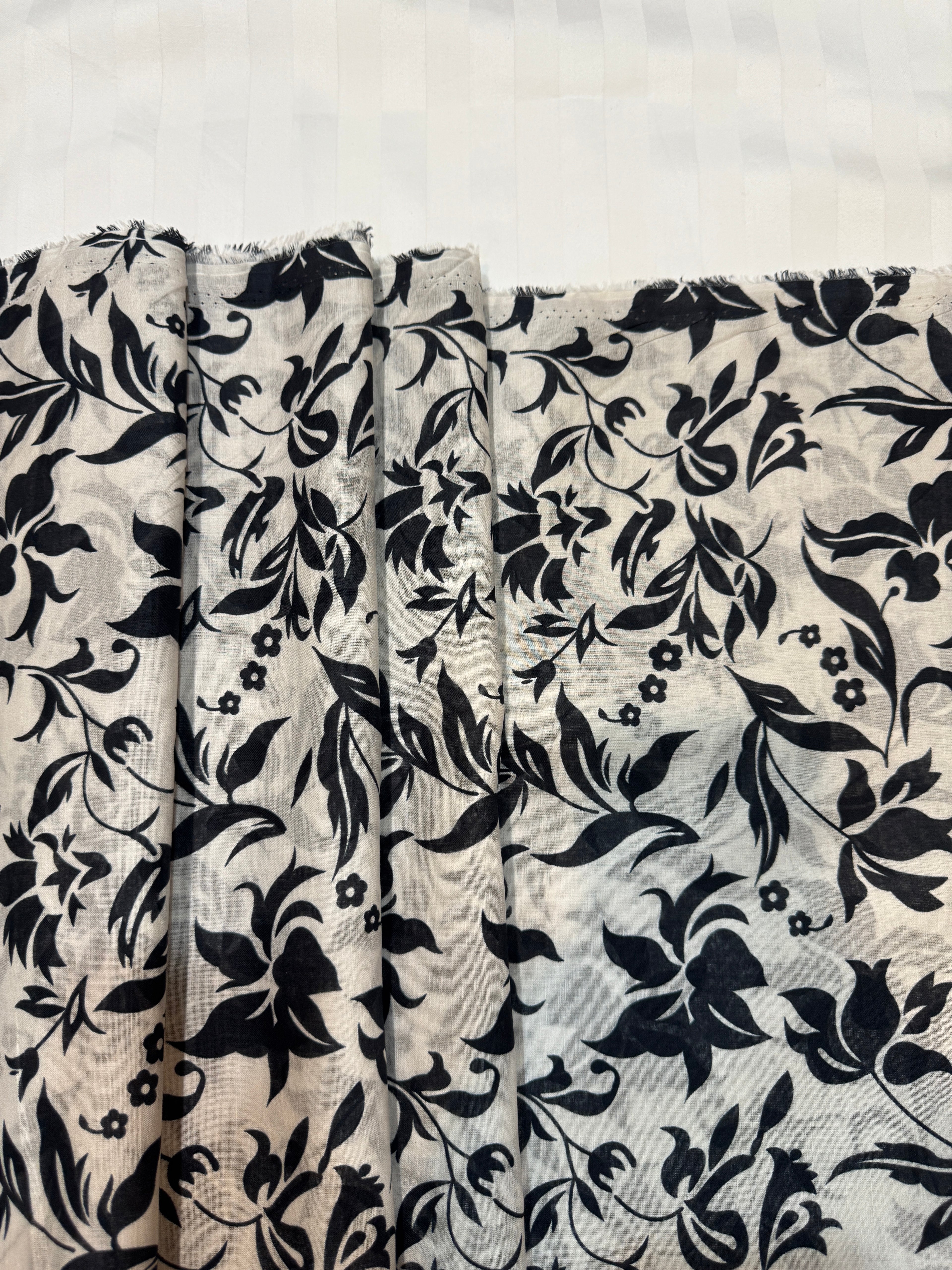 White and black – Printed Cotton Lawn 2 Piece